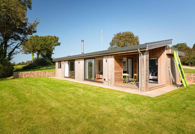 Greenway Hideaway has a huge grassed lawn for the children and family dog to let off steam.