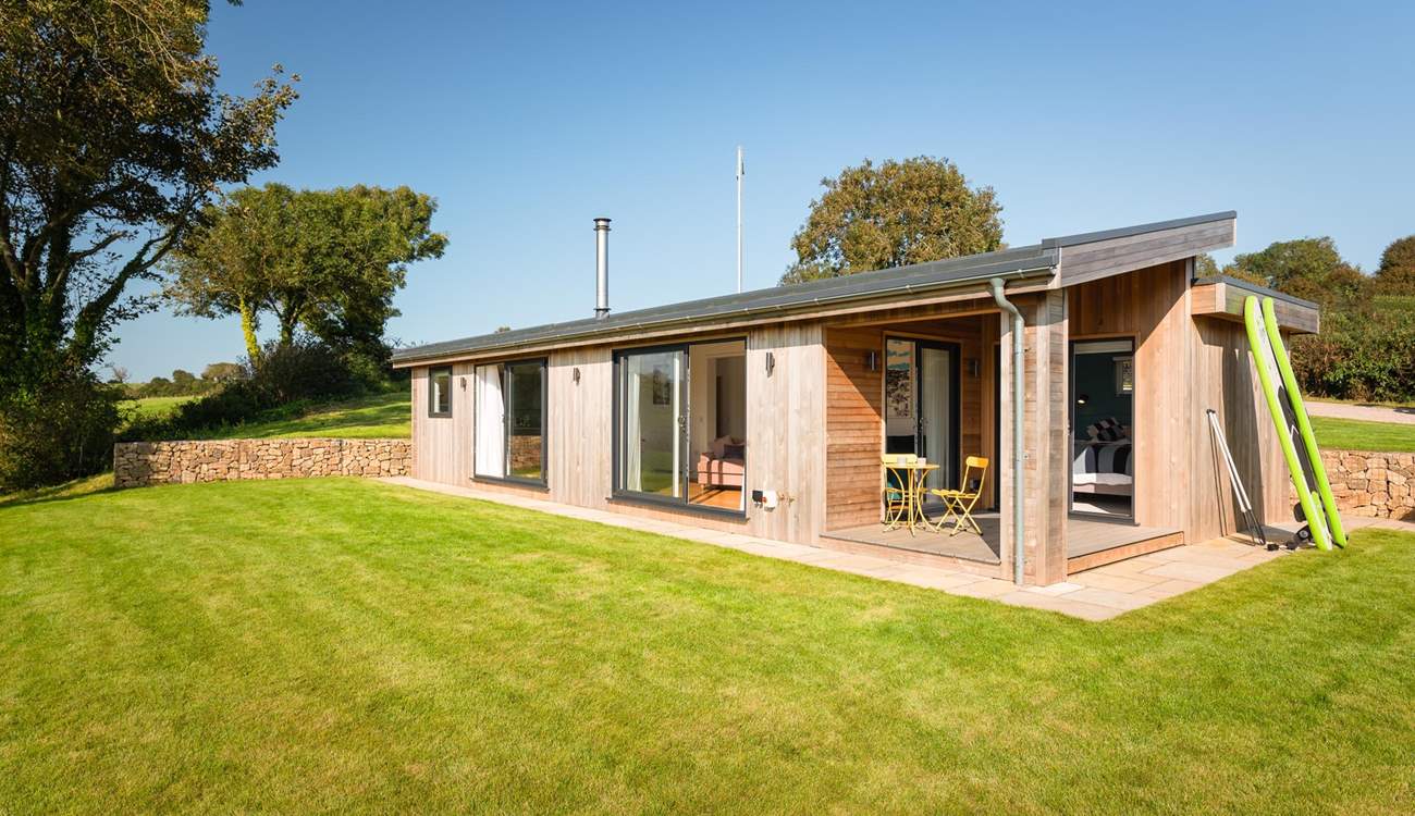 Greenway Hideaway has a huge grassed lawn for the children and family dog to let off steam.