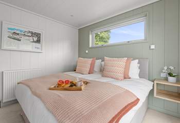 Beautiful bedroom 1 can be a super-king or a twin.