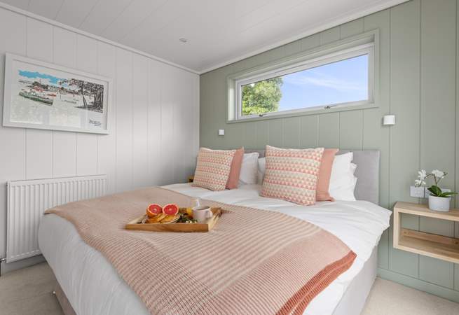 Beautiful bedroom 1 can be a super-king or a twin.