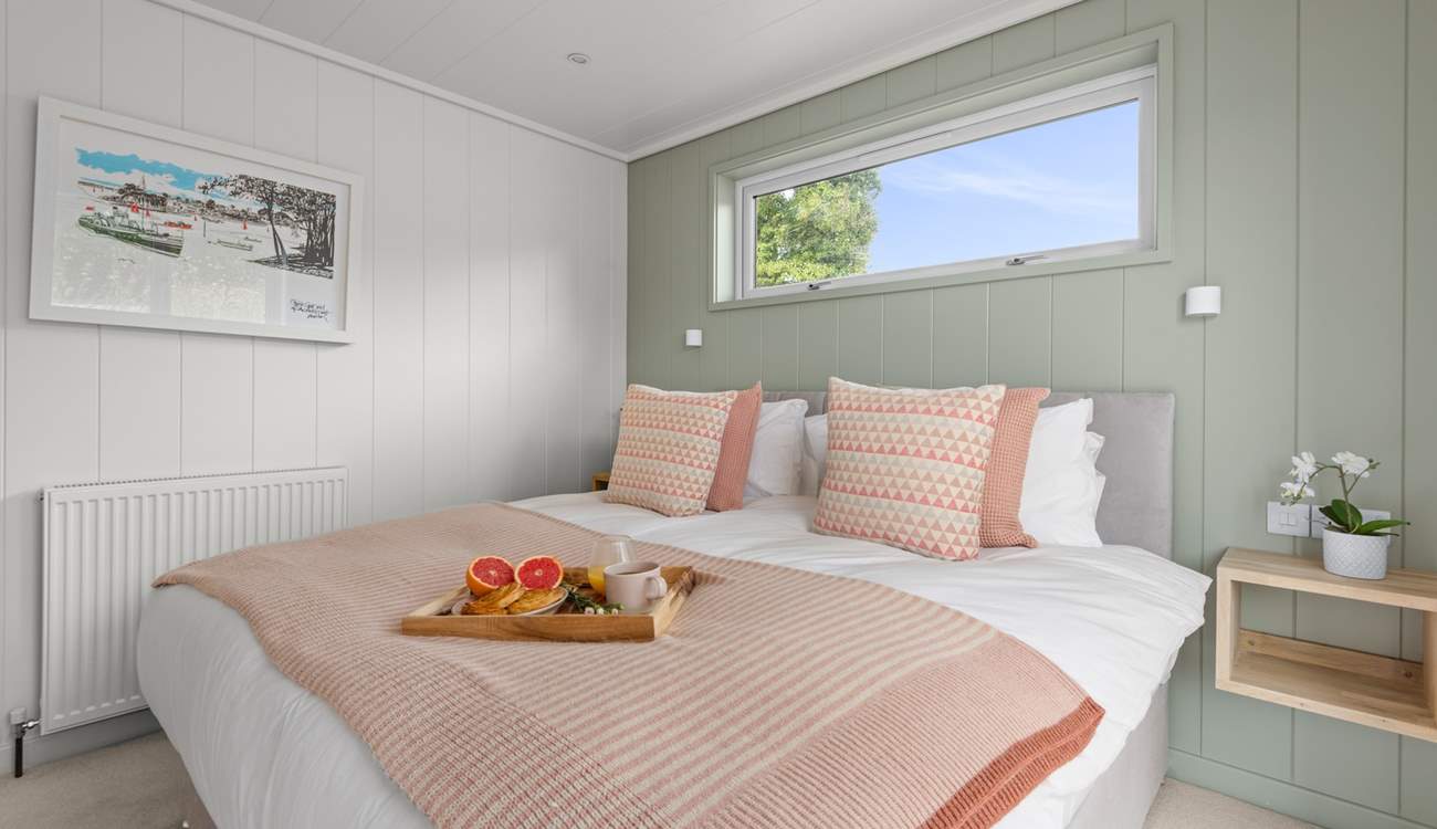 Beautiful bedroom 1 can be a super-king or a twin.