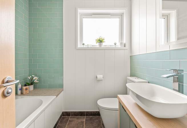 The gorgeous bathroom.