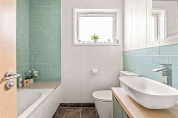 The gorgeous bathroom.