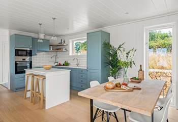 The beautifully decorated kitchen/dining area.