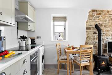 Enjoy an intimate dinner at the cosy dining-table.