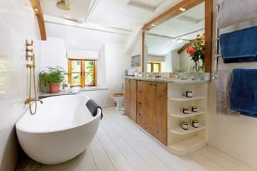 This room also comes equipped with a gorgeous en suite.