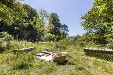 Discover the many idyllic spots dotted around the grounds.