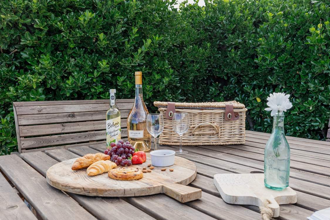 Al fresco dining is the perfect holiday pastime.