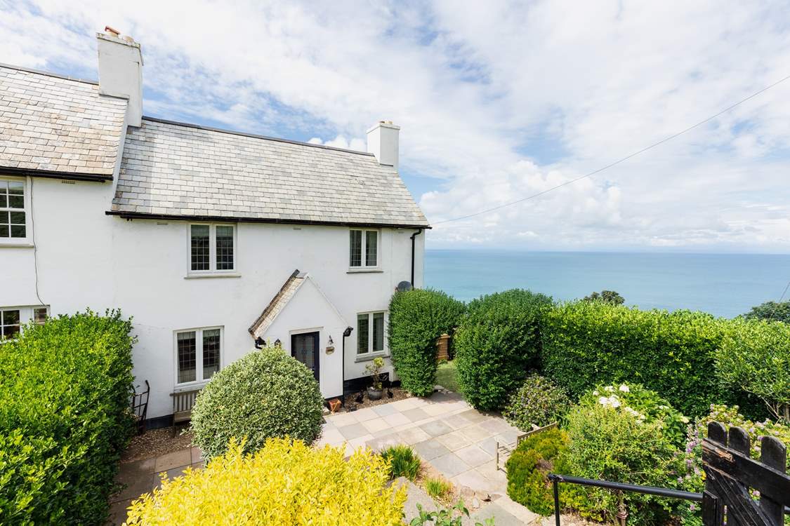 Number 4 is a charming cottage in a stunning location with direct access to the coast path.