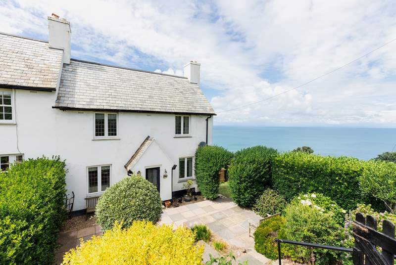 Number 4 is a charming cottage in a stunning location with direct access to the coast path.