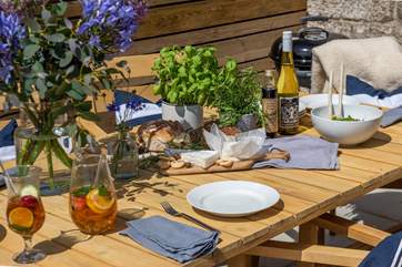 Long, lazy lunches on the terrace.