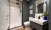 The gorgeous en suite shower-room. - Thumbnail Image