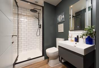 The gorgeous en suite shower-room.