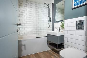The oh so lovely family bathroom.