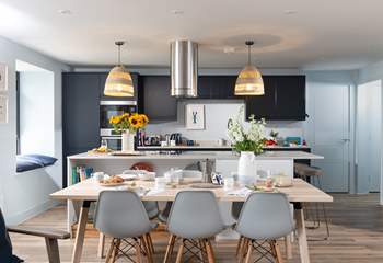 The beautiful kitchen and dining space.