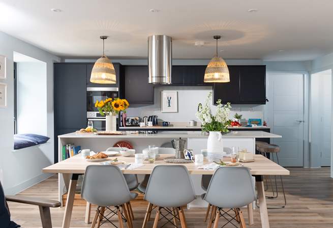 The beautiful kitchen and dining space.