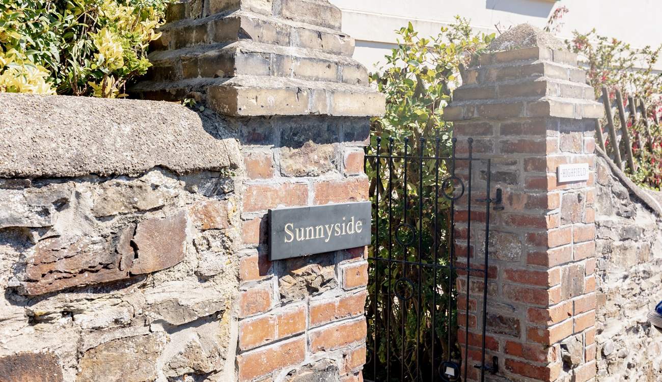 Sunnyside is a fabulous place for a holiday. You simply need to walk past the lovely neighbours house and onto Sunnyside. We love the quirky character of Appledore.