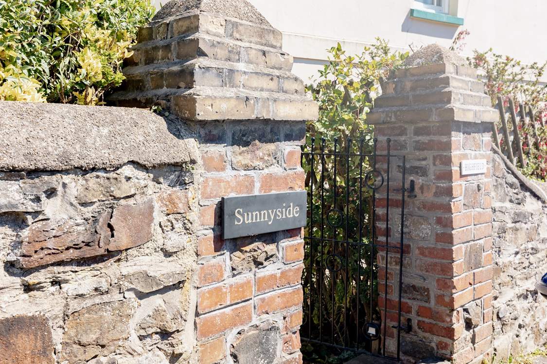 Sunnyside is a fabulous place for a holiday. You simply need to walk past the lovely neighbours house and onto Sunnyside. We love the quirky character of Appledore.