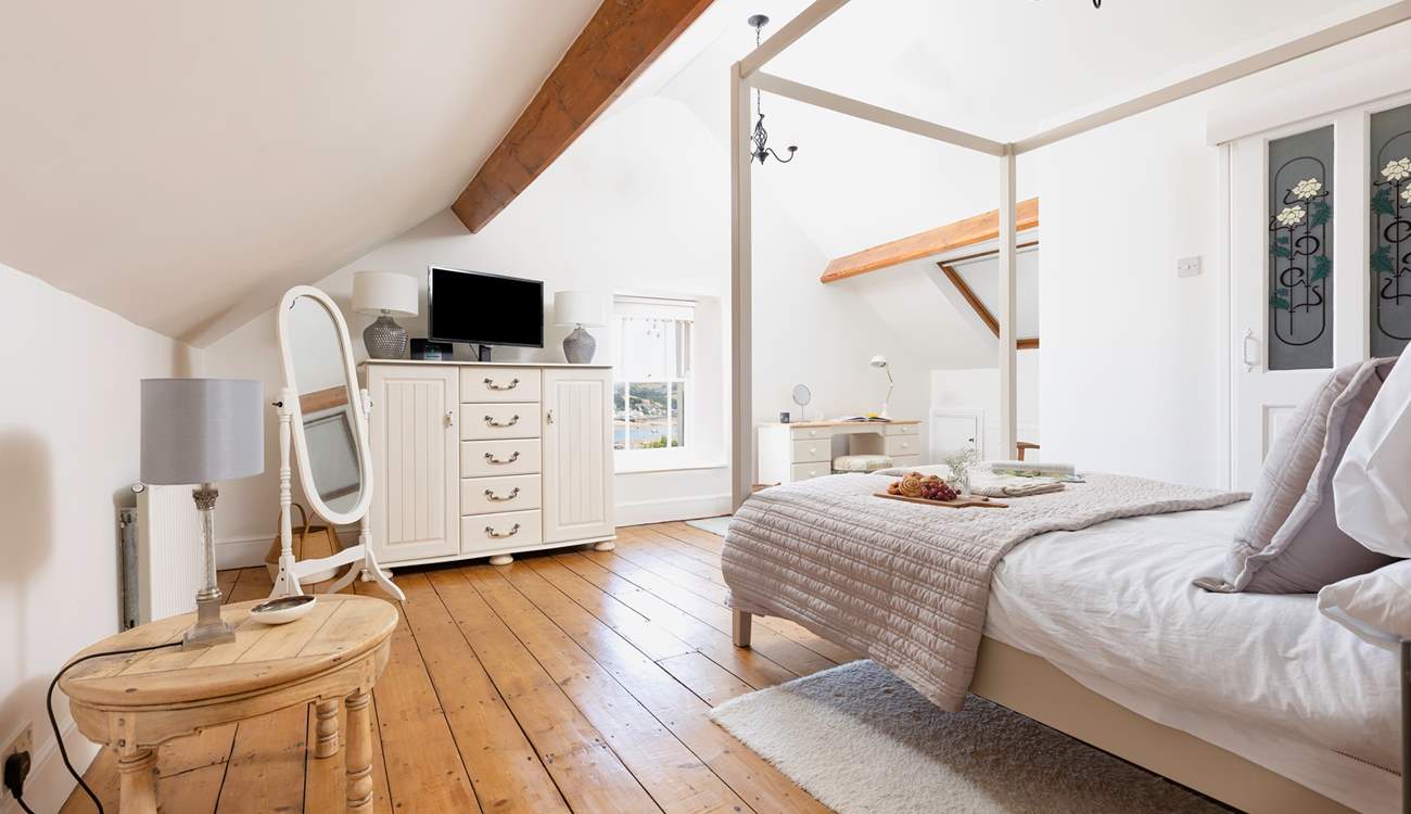 Charming bedroom 4 is the perfect place to relax. Please take care of the sloping ceiling.