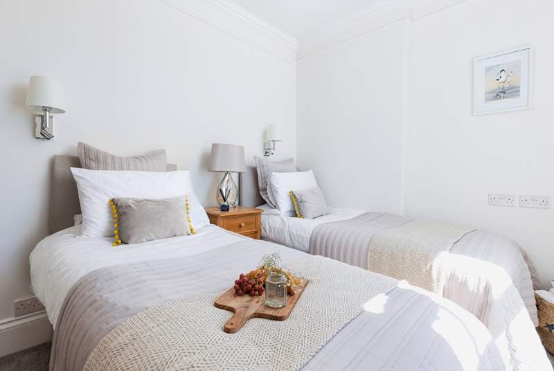Comfy bedroom 1 has a 'zip and link' bed so you can choose either twin beds or a super-king double.

The bedrooms are beautifully furnished with comfort and relaxation in mind.