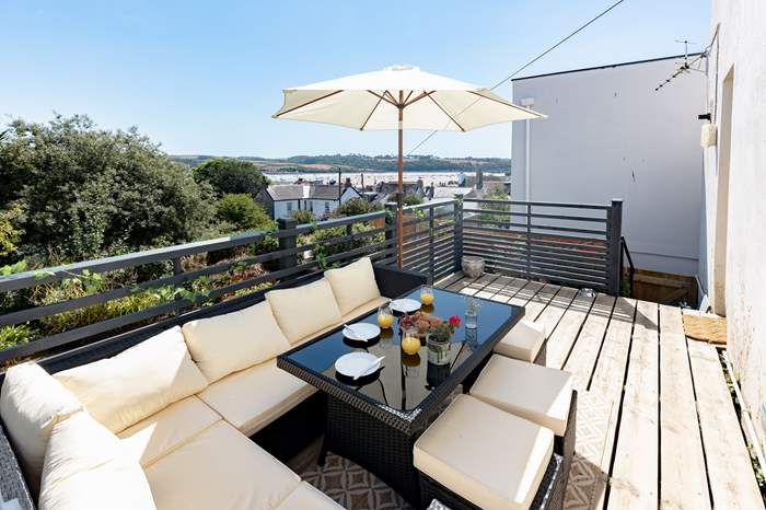 Sunnyside is a 4 bedroom, dog friendly cottage with sea views in Appledore, Devon.