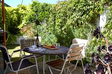 Al fresco dining is what holidays are made for.