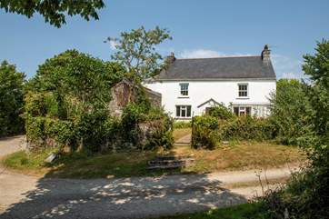 Tom's Cottage sits in delightful seclusion surrounded by countryside and woodland.