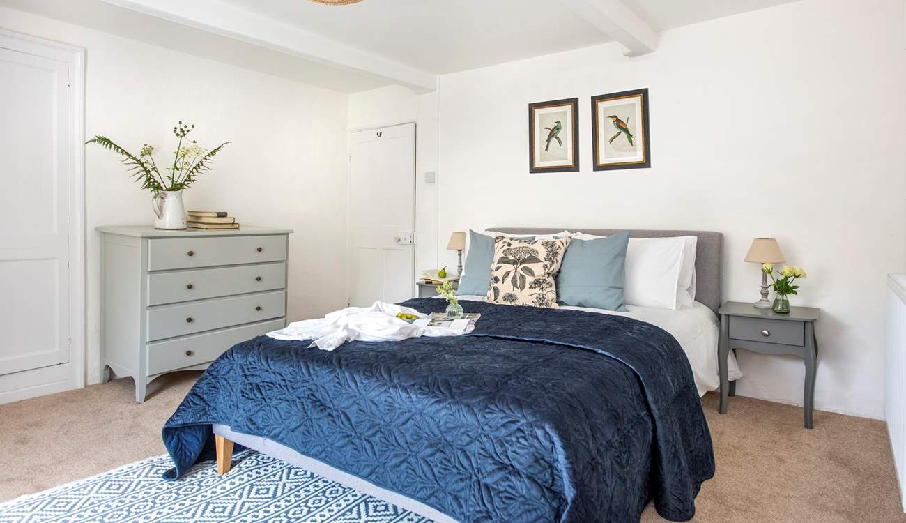 The elegant second double room has a king-size bed.