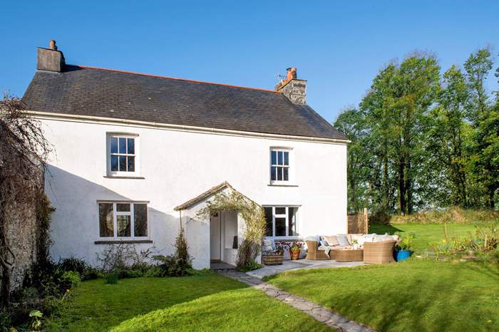 Tom's Cottage is a 4 bedroom, dog friendly cottage near Port Isaac, North Cornwall.
