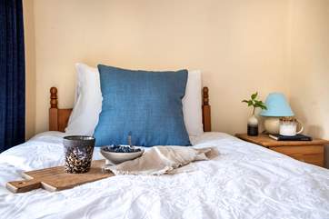 Wake to the morning sun in this delightful single bed.