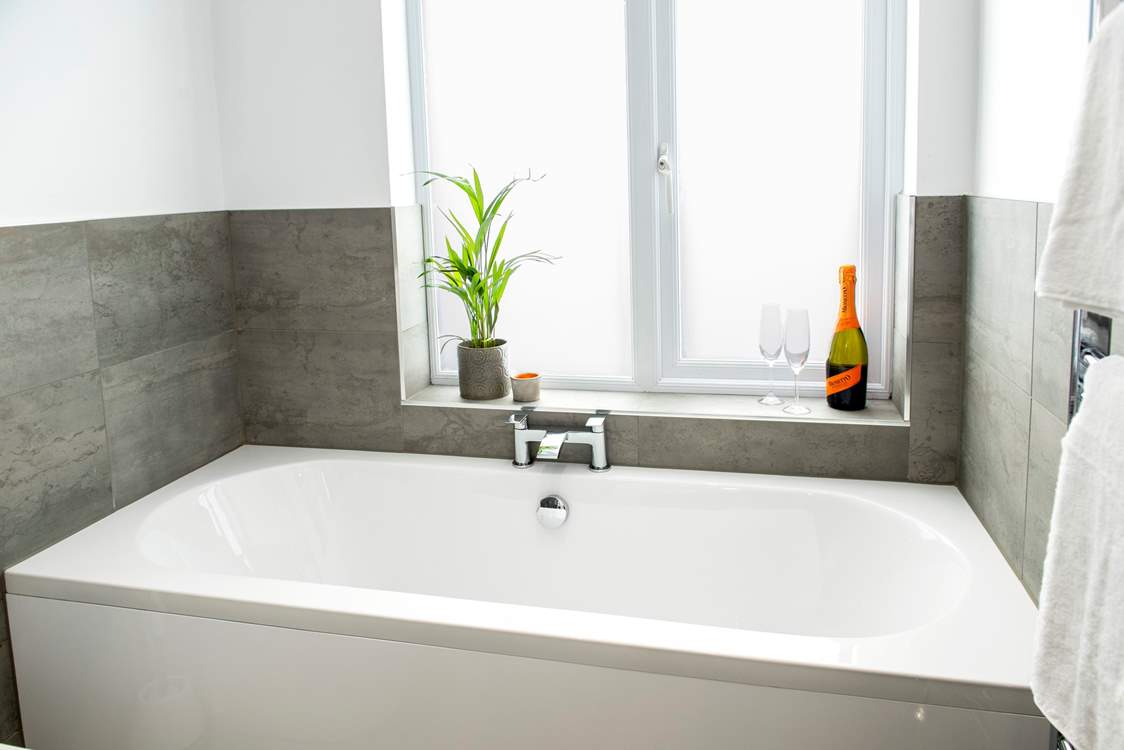 ...with a double ended bath perfect for leisurely holiday soaks and