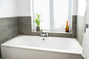 ...with a double ended bath perfect for leisurely holiday soaks and