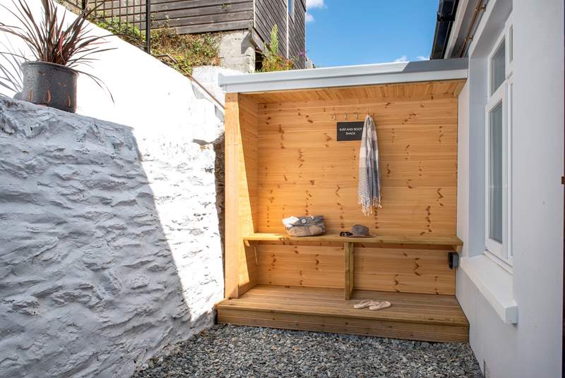 The surf and boot shack at the rear of Ocean View is a great place for storing essential holiday gear for your coastal escape. There's also an outside shower so you can rinse yourself or the dog after time on the beach.