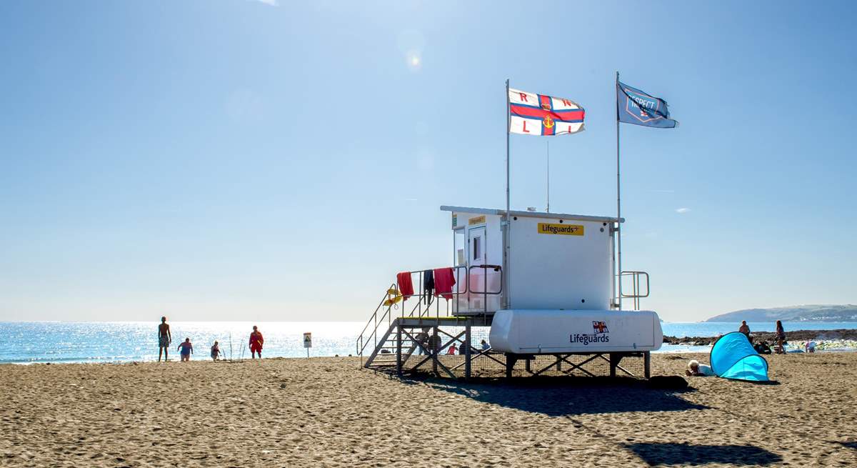 There are lifeguards on the beach during the peak months.