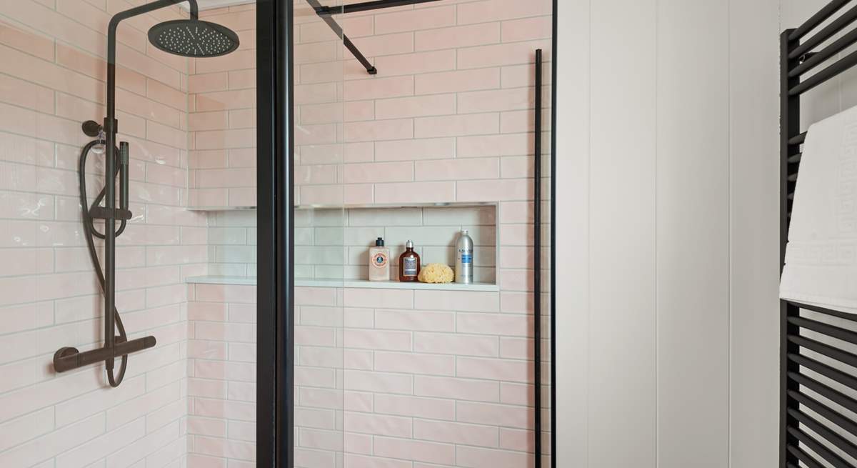 The gorgeous family shower-room.