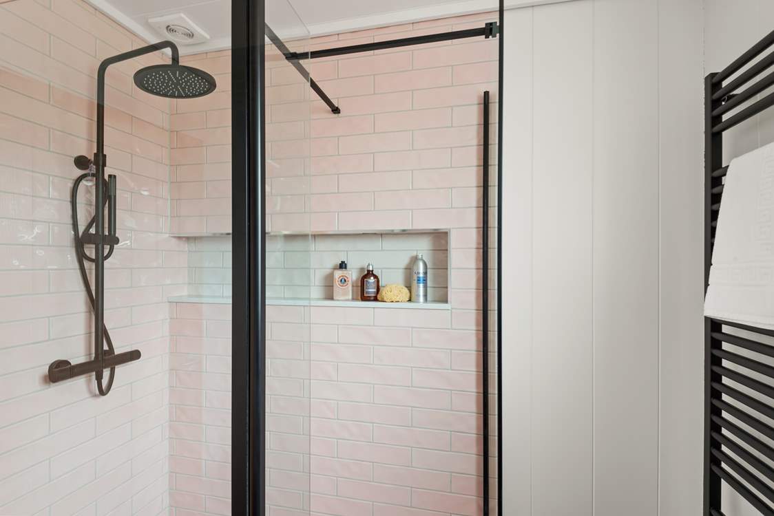 The gorgeous family shower-room.