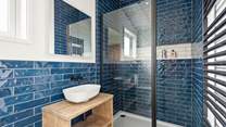 The en suite shower-room.