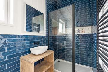 The en suite shower-room.