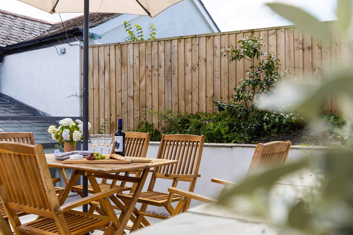 Al fresco dining from dawn until dusk.