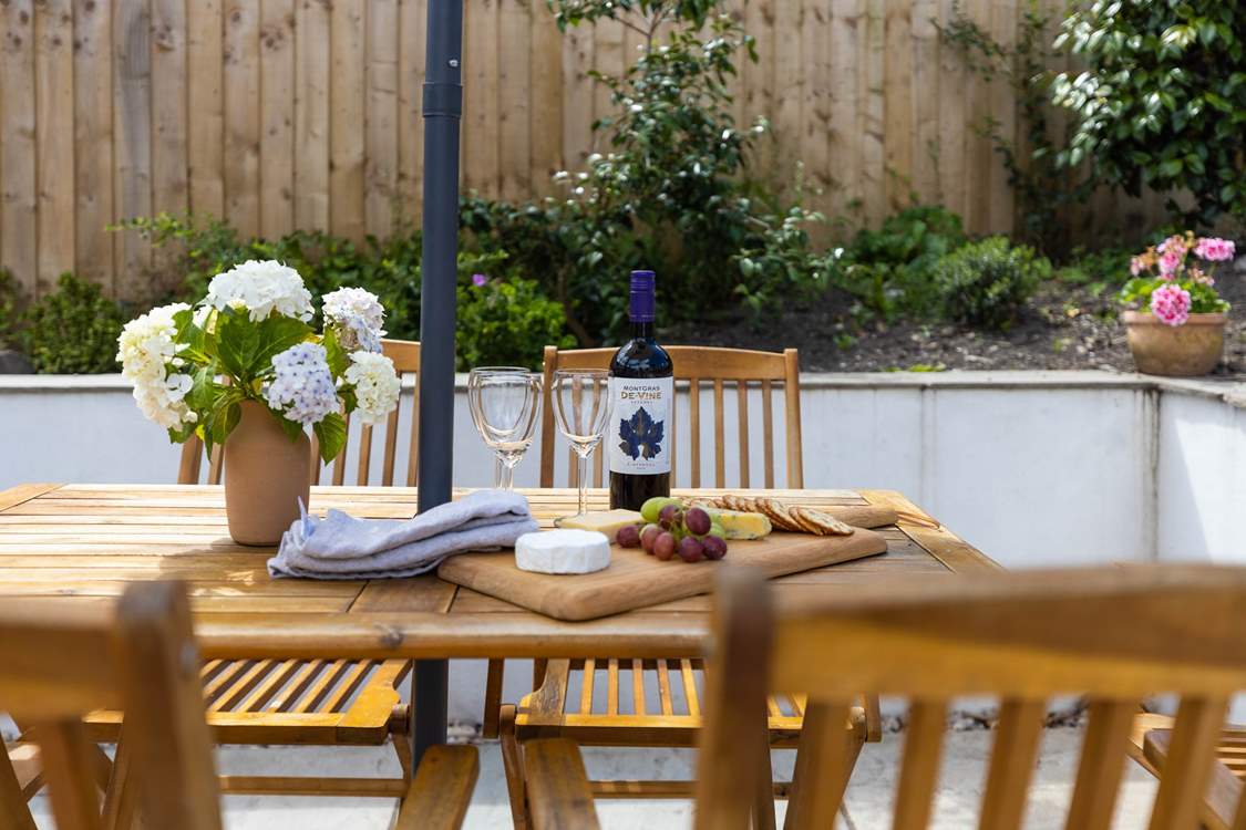 The perfect spot for al fresco dining in the Cornish sunshine.