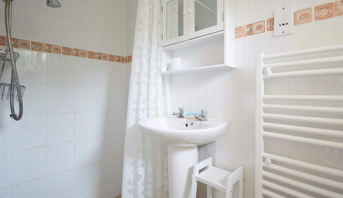 The shower-room for a refreshing shower after a busy beach day.