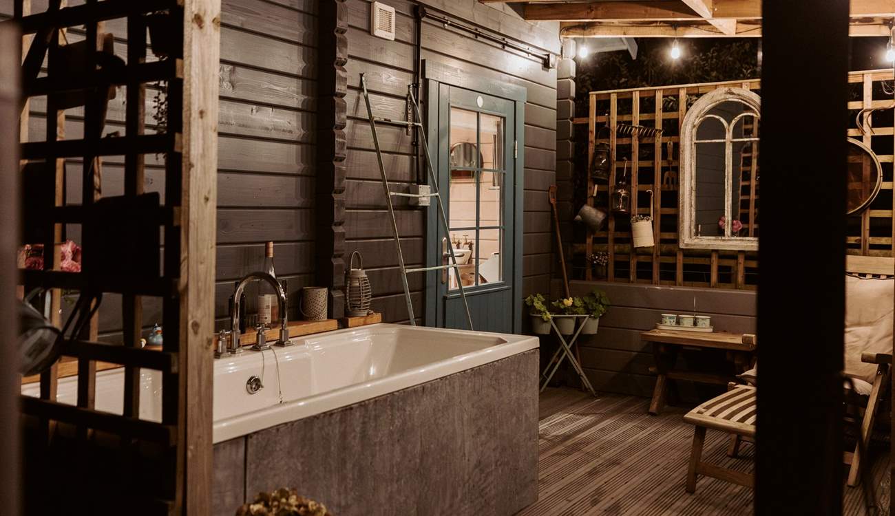 As dusk falls the outside space becomes even more dreamy. 
