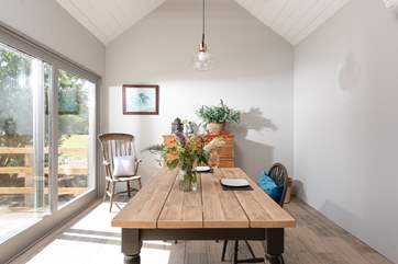 The sweet dining room which overlooks the patio.