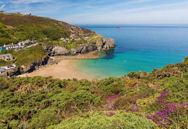 St Agnes is nearby and has a number of fantastic eateries - and beaches like these!