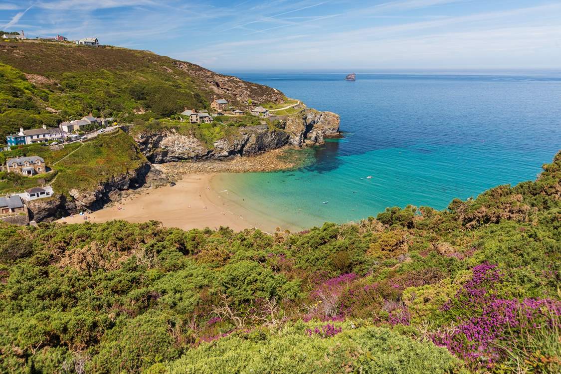 St Agnes is nearby and has a number of fantastic eateries - and beaches like these!