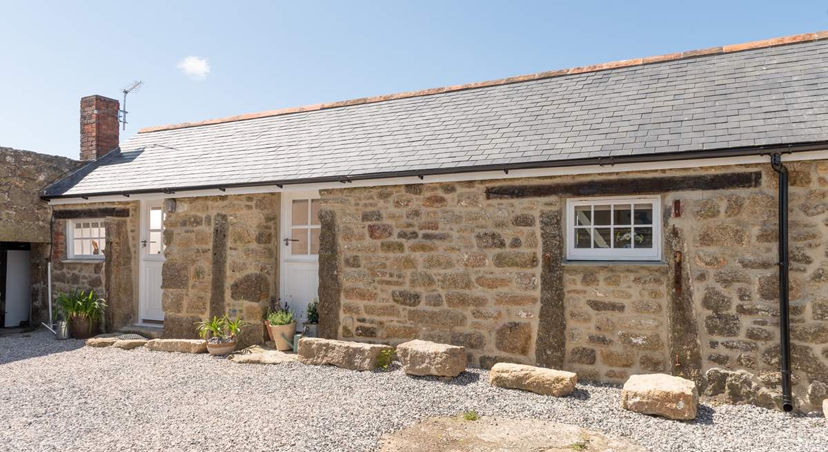 Stargazey Barn is a cute studio barn located in the stunning rolling countryside of west Cornwall.