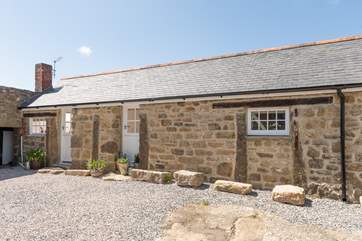 Stargazey Barn is a cute studio barn located in the stunning rolling countryside of west Cornwall.