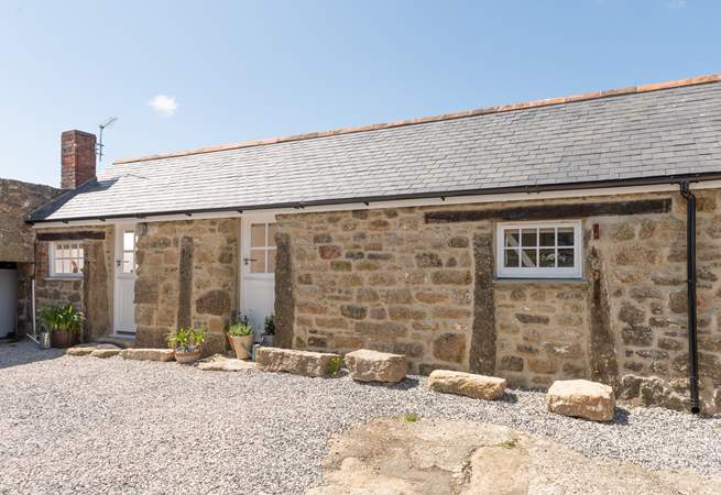 Stargazey Barn is a cute studio barn located in the stunning rolling countryside of west Cornwall.