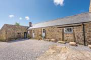 Stargazey Barn is a single-storey dwelling situated in a small hamlet in west Cornwall.