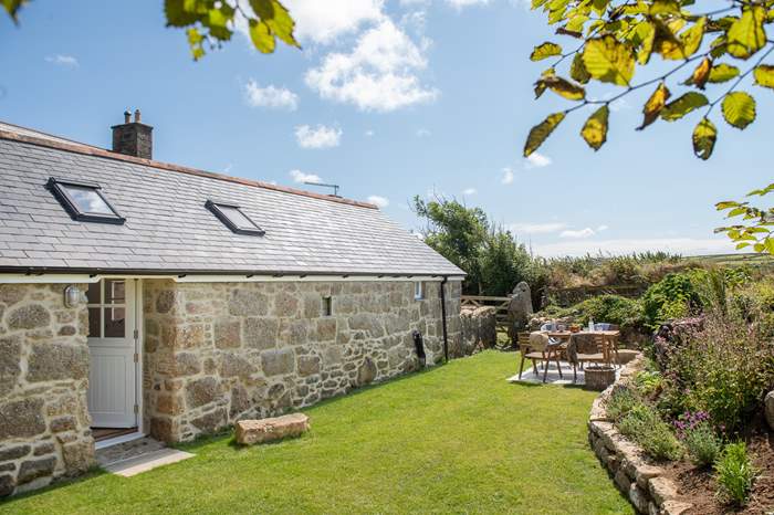 Stargazey Barn is a 1 bedroom, dog friendly holiday cottage near Penzance, West Cornwall.
